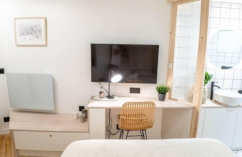 Puvis De Chavannes - Le Lycee Bed & Breakfast | Nice Room for 2 People - Foch-Parc Tête d'Or