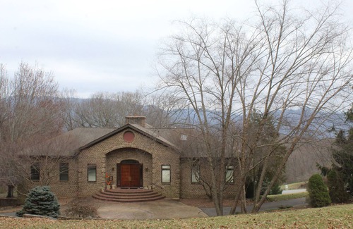 Grissom - Highland House | Nice spacious home close to Virginia Tech and downtown Blacksburg.