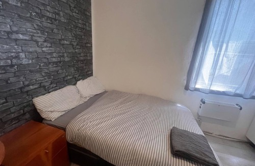 Park Royal Apartment | Nice studio, 2 stops to Liverpool Street