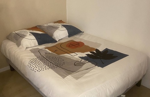Centre Ville Apartment | Nice studio close to the Halles de Pau and the fair!
