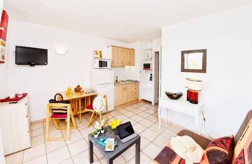 Les Bormettes Apartment | Nice Studio 4 pers 250 meters from the BEACH with HEATED POOL & TENNIS (102)