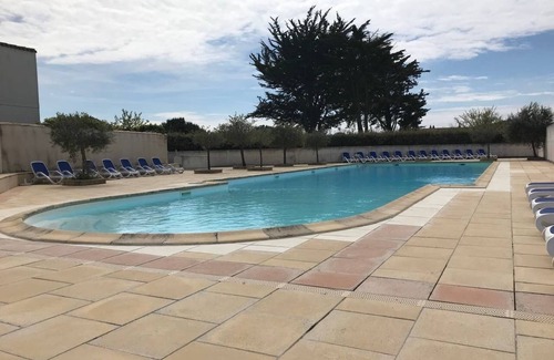 La Flotte Apartment | nice studio with heated pool and parking