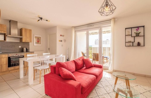Saint Michel Apartment | Nice T2 with a large furnished balcony in Toulouse