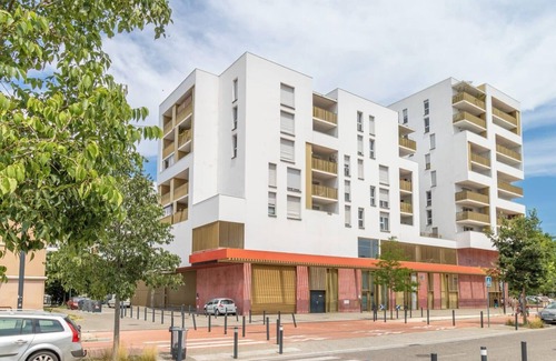 Saint Michel Apartment | Nice T2 with a large furnished balcony in Toulouse