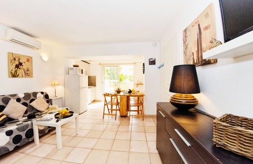 Les Bormettes Apartment | Nice T3 (2 bedrooms) 6 pers. 250m from the SEA with HEATED SWIMMING POOL & TENNIS (4)