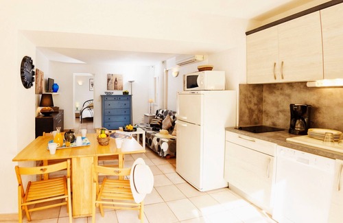 Les Bormettes Apartment | Nice T3 (2 bedrooms) 6 pers. 250m from the SEA with HEATED SWIMMING POOL & TENNIS (4)