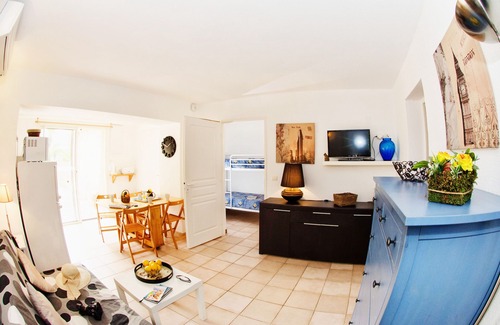 Les Bormettes Apartment | Nice T3 (2 bedrooms) 6 pers. 250m from the SEA with HEATED SWIMMING POOL & TENNIS (4)