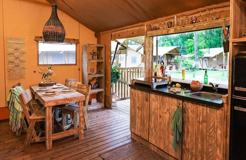Mol House | Nice tent lodge near a lake