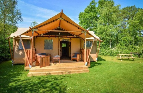 Mol House | Nice tent lodge near a lake