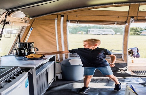 Herpelmont House | Nice tent lodge on a campsite on a lake