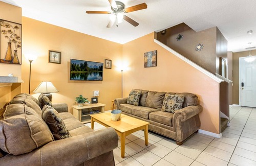 Windsor Hills House | Nice Townhouse 3 bedroom 3 bath- Unit 6 Crestwynd