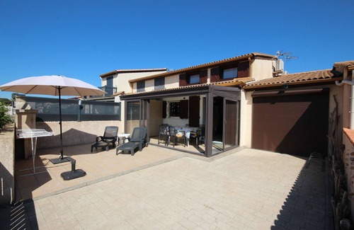 Portiragnes-Plage House | Nice villa located in LES TAMARIS with AIRCO, 2 bedrooms 4 to 6 people,Wifi, 500m from the beach.