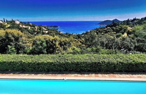 Saint-Raphael Villa | nice villa with with pool and seaview