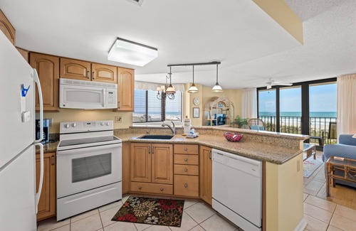 Windy Hill Condo | Nicely decorated Oceanfront Condo + Free Attraction Tickets!