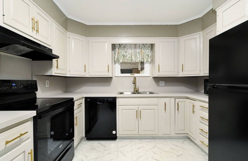 Herington Apartment | Nicely Located 2-bedroom duplex apartment newly updated in Herington.