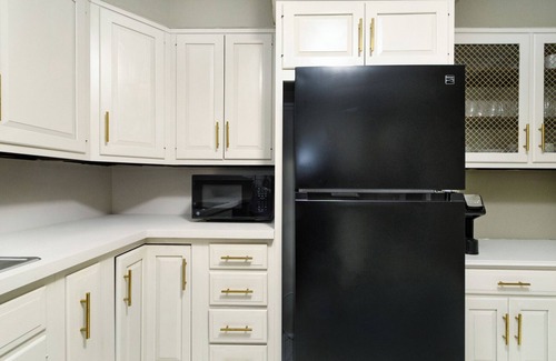 Herington Apartment | Nicely Located 2-bedroom duplex apartment newly updated in Herington.