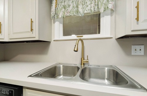 Herington Apartment | Nicely Located 2-bedroom duplex apartment newly updated in Herington.