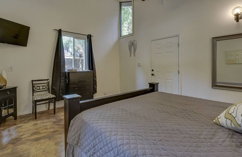 Yuba City House | Nicely remodeled guest house in the heart of Yuba City's Hillcrest neighborhood