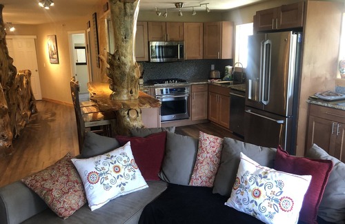 Tahoe Village Condo | NICELY REMODELED TRANQUIL MOUNTAIN VIEW CONDO, SKI TO LIFTS.
