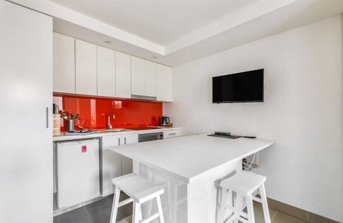 Fitzroy Apartment | Nicholson's Nest - A Balcony Studio in Funky Fitzroy
