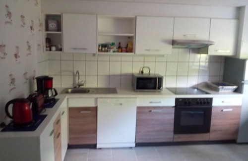 Nenndorf Apartment | Nichtraucher Ferienwohnung Seepferdchen Erika im Souterrain Garten Fitnessraum Parkplatz im Hof WLAN