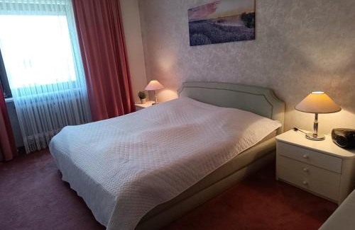 Tutzing House | Nichtraucher-Zimmer, mit Sonnenaufgang, Kühlschrank, Ventilator und ruhiger Innenhof Obergeschoss bei Koberstein