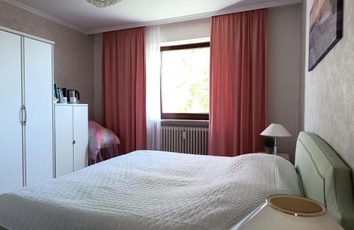 Tutzing House | Nichtraucher-Zimmer, mit Sonnenaufgang, Kühlschrank, Ventilator und ruhiger Innenhof Obergeschoss bei Koberstein