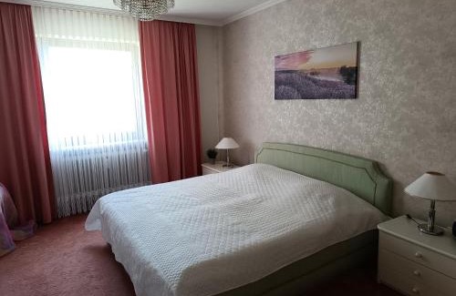 Tutzing House | Nichtraucher-Zimmer, mit Sonnenaufgang, Kühlschrank, Ventilator und ruhiger Innenhof Obergeschoss bei Koberstein