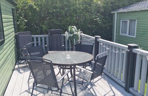 Tewitfield Apartment | Nicks, next door to Carmels