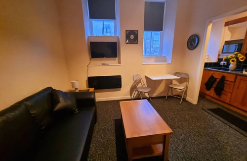 Stirling Apartment | Nicky-Tams Bar & Apartments