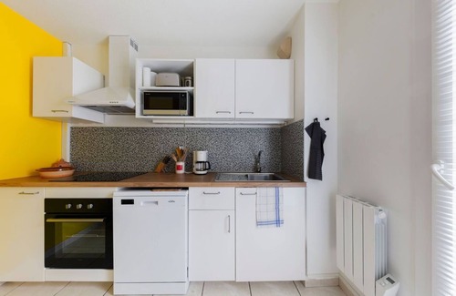 Quartier Chorier-Berriat Apartment | Nicolas III: 2 bedrooms, parking, balcony, comfortable and quiet