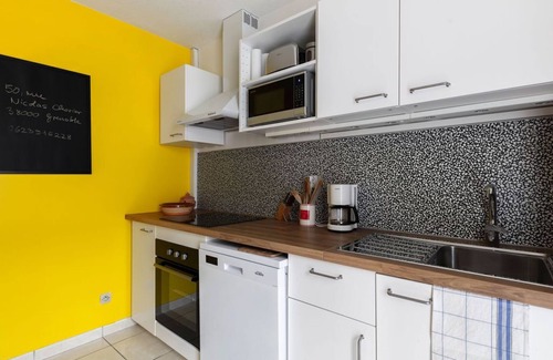 Quartier Chorier-Berriat Apartment | Nicolas III: 2 bedrooms, parking, balcony, comfortable and quiet