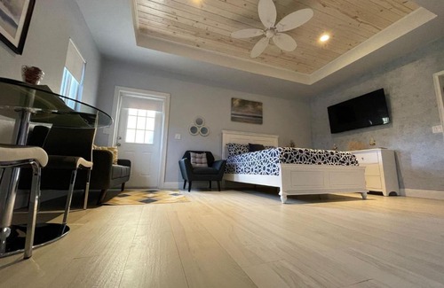Royal Bahamian Estates Apartment | Nicoles Nest Brand New Exquisite Studio Hideaway