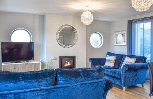 Westleigh House | Nicosia House with sea views.