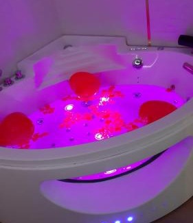 Ventabrun Apartment | Nid d'amour baignoire/jacuzzi