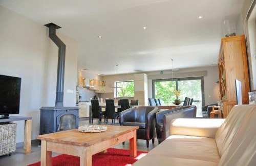Noiseux House | Nid des Amis