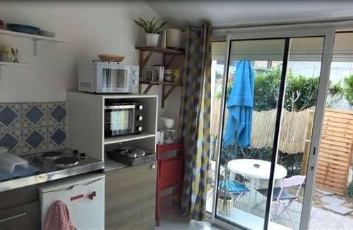 Coulommiers Apartment | Nid Douillet Avec Baie Vitrée et Jolie Terrasse