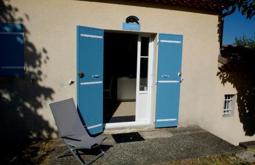 Veyras Apartment | Nid douillet - LES FARGETTES - superbe vue - charmante petite maison avec jardin - 2 pièces à Privas