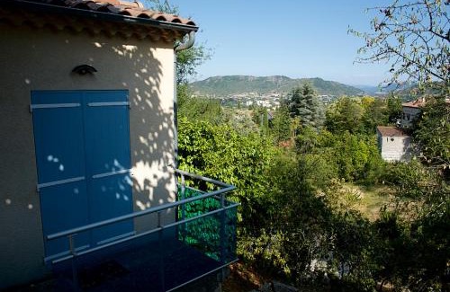 Veyras Apartment | Nid douillet - LES FARGETTES - superbe vue - charmante petite maison avec jardin - 2 pièces à Privas