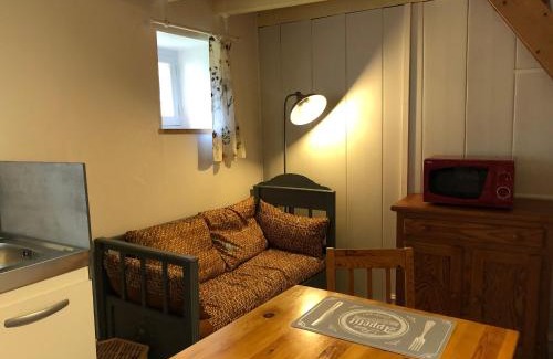 Asnieres sur Vegre House | Nid Douillet pour 2 à Asnières-sur-Vègre, Petite Cité de Caractère - FR-1-410-317