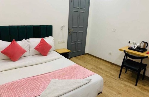 Pashim Vihar Hotel | NIDRA HOTEL