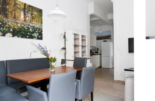 West Berlin Centre Apartment | NIEB by ROCKCHAIR Apartments l SUPERHOST Status l 3 Bedrooms Boxspringbeds 3 Bathrooms in Center "Kurfürstendamm" - Cozy Family & Business Flair welcomes you!
