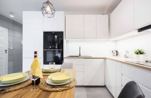 Poznan City Center Apartment | Niedzialkowskiego 10A Prestige Apartment Desk