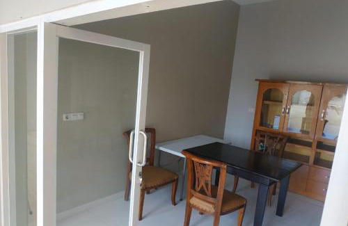 Palu Hotel | Nietsa Guest House Palu RedPartner