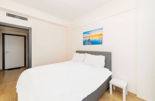 Kepez Apartment | Nifty Flat with Shared Pool in Kepez