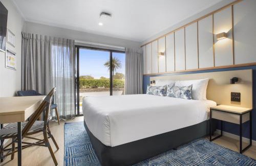 Queens Beach Hotel | Nightcap at Queens Beach Hotel