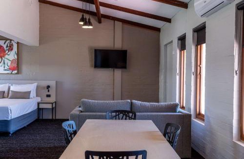 Bluff Point Hotel | Nightcap at Wintersun Hotel
