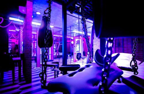 gmina Parzeczew Apartment | Nikisz Red BDSM