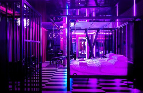 gmina Parzeczew Apartment | Nikisz Red BDSM