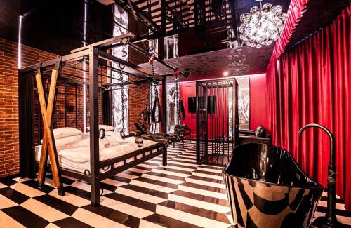 gmina Parzeczew Apartment | Nikisz Red BDSM
